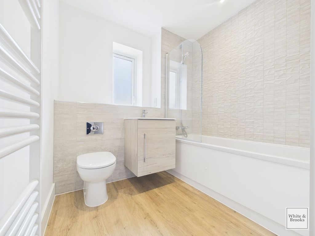 Property photo 3 of 16 Bathroom