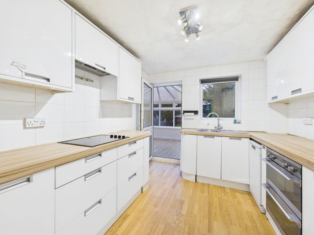 Property photo 3 of 12 Kitchen