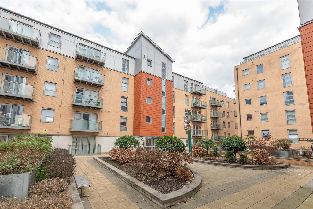 Property photo 3 of 12