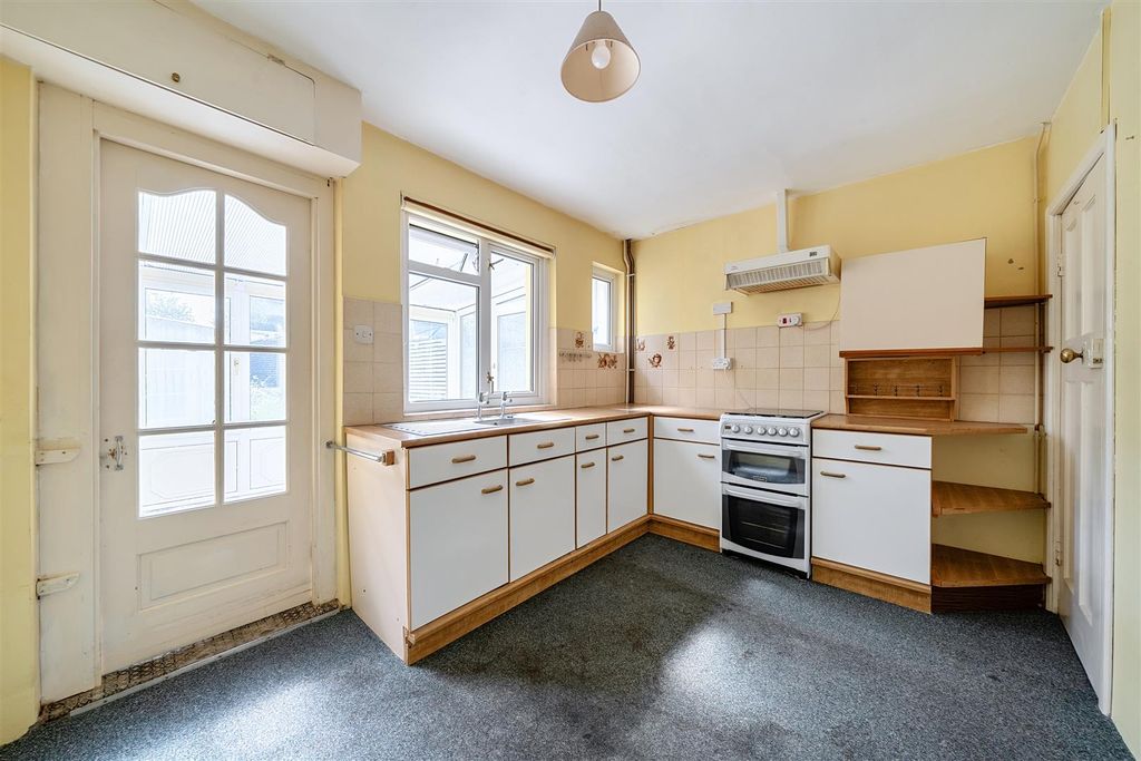 Property photo 3 of 16 Kitchen