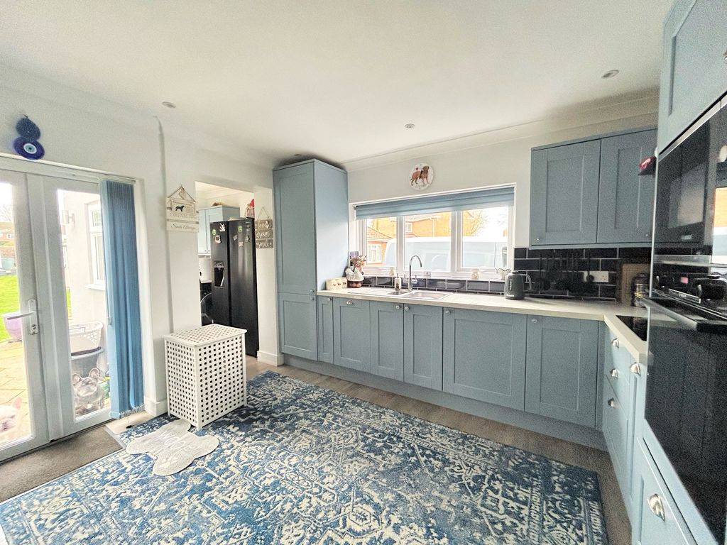 Property photo 3 of 24