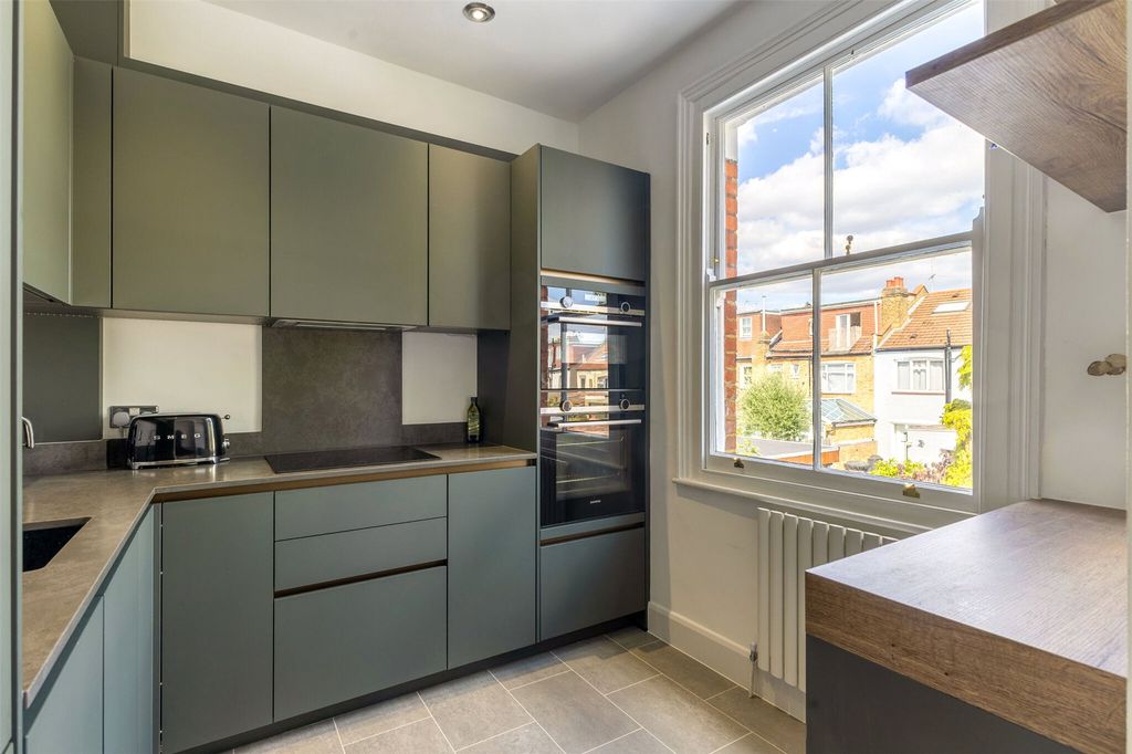 Property photo 2 of 18 Picture No. 16