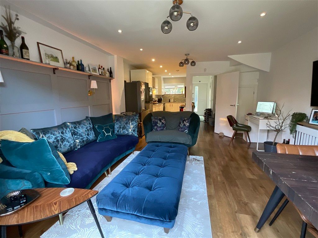 Property photo 3 of 7 Lounge