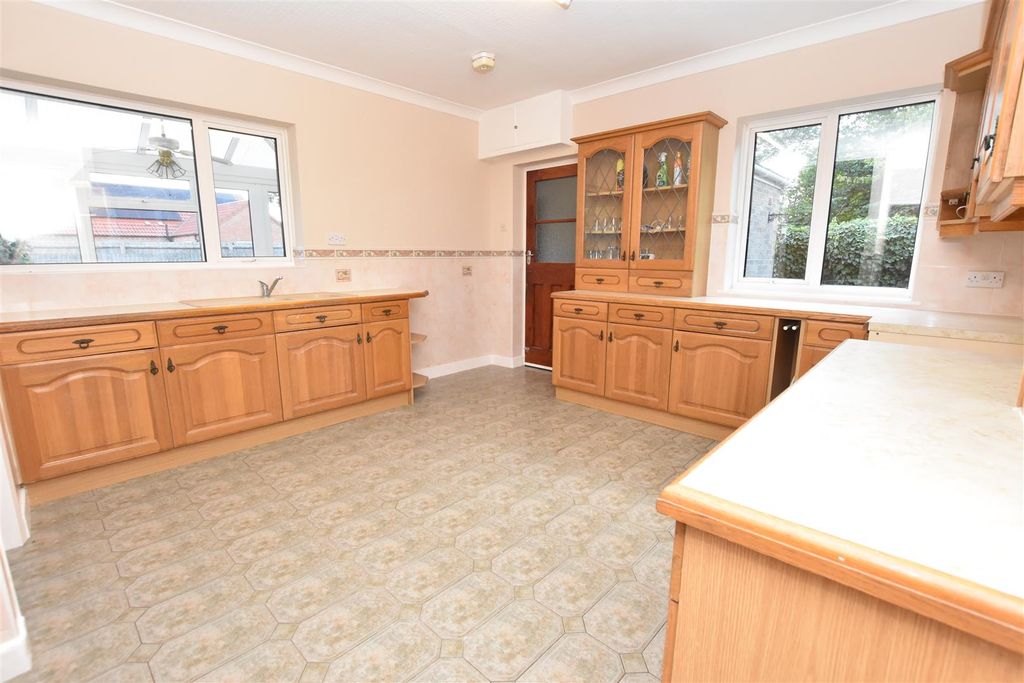 Property photo 3 of 16 Kitchen Breakfast Room