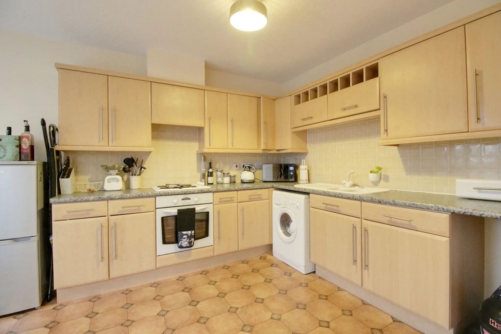 Property photo 3 of 9 Kitchen