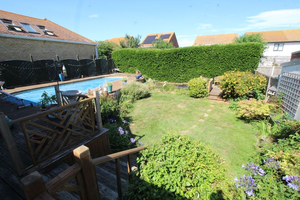 Property photo 2 of 28
