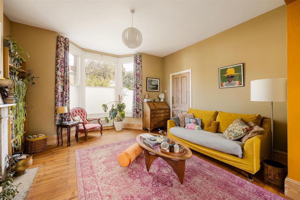 Property photo 2 of 59 Durham Road, E12