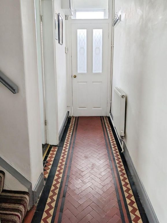 Property photo 3 of 23 011A66E0-Hallway 202.Jpg