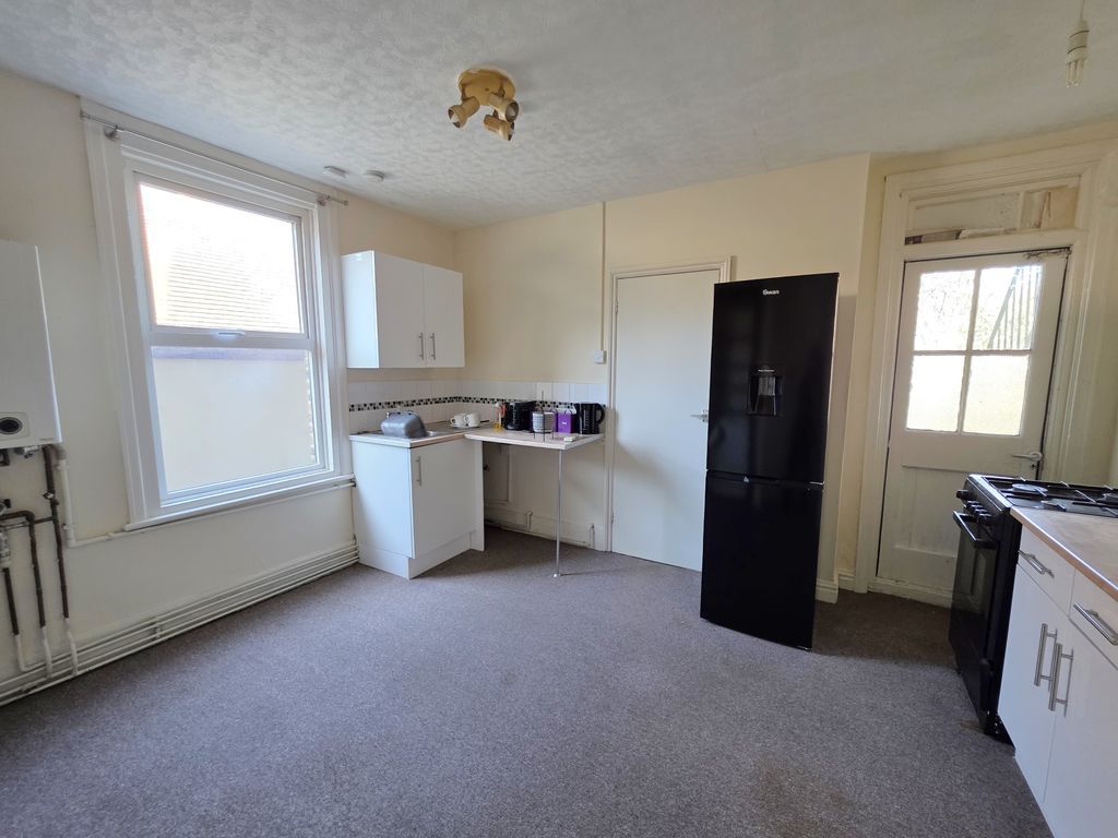 Property photo 3 of 5 Kitchen