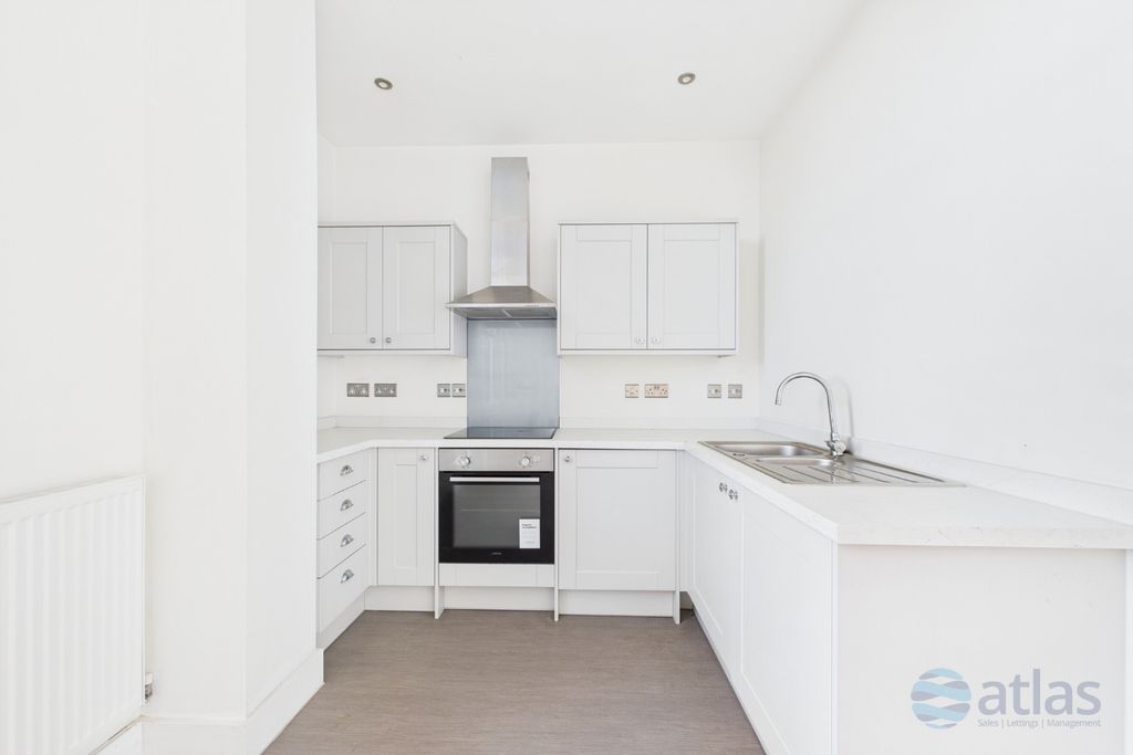 Property photo 2 of 9 Kitchen