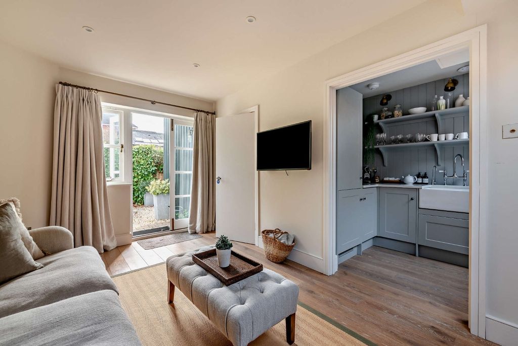 Property photo 3 of 8 Sitting Room