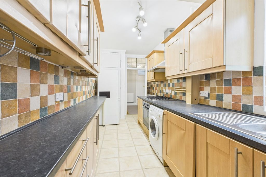 Property photo 2 of 9 Kitchen