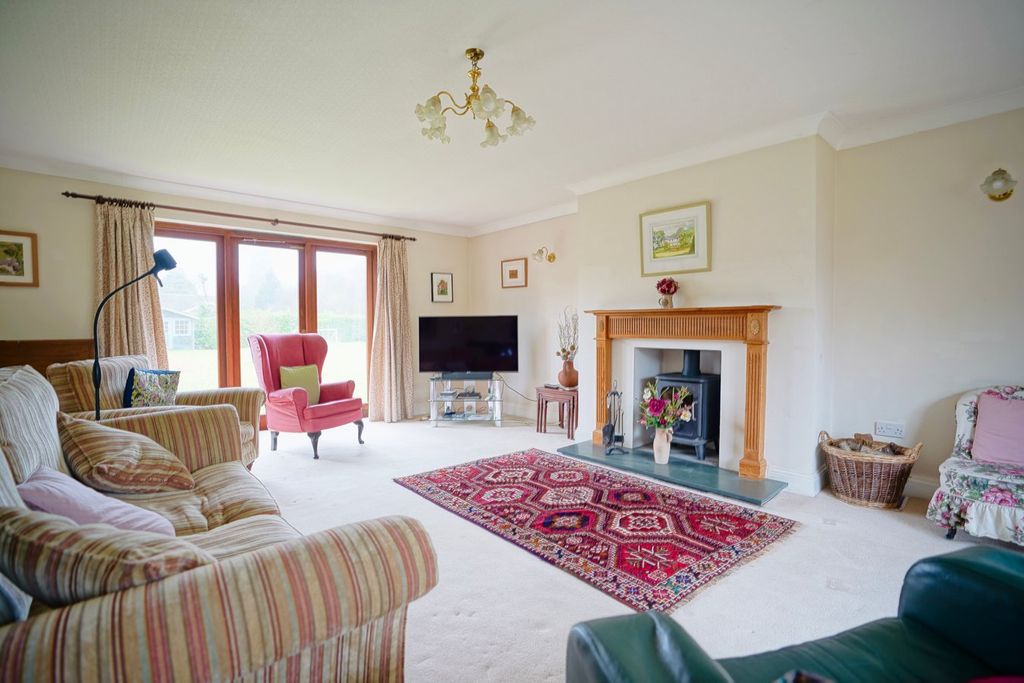 Property photo 2 of 23
