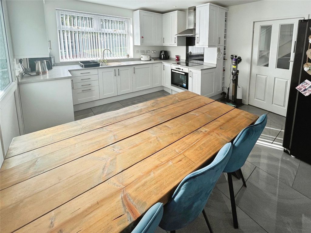 Property photo 2 of 23 Dining Kitchen