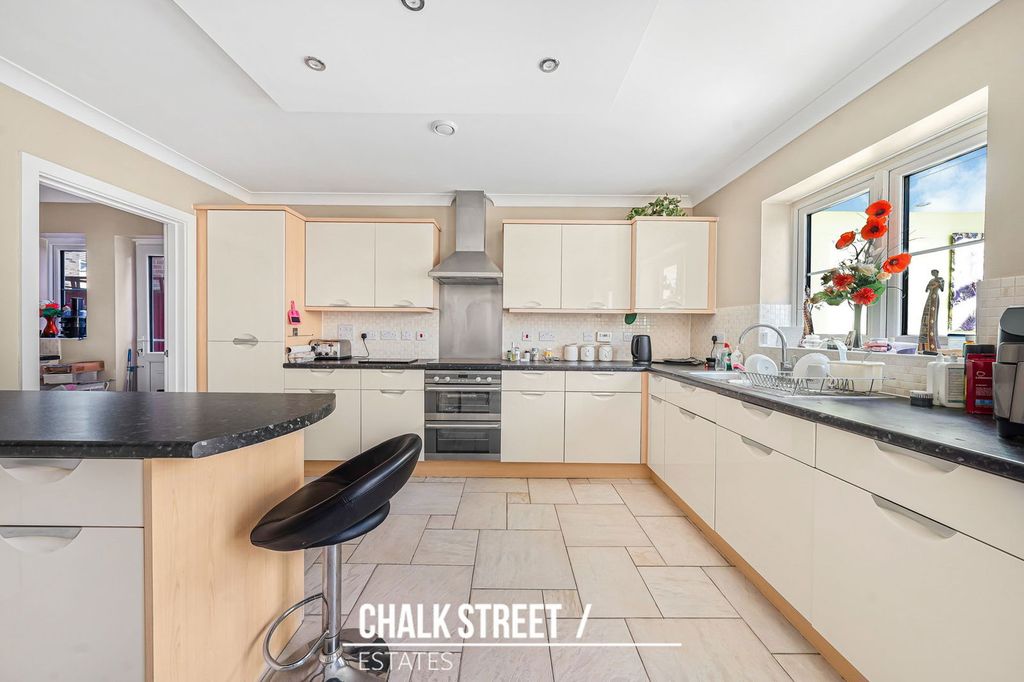 Property photo 3 of 26