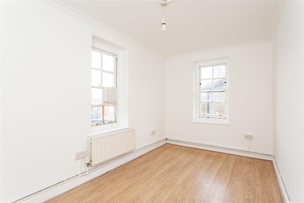 Property photo 3 of 8 Bedroom