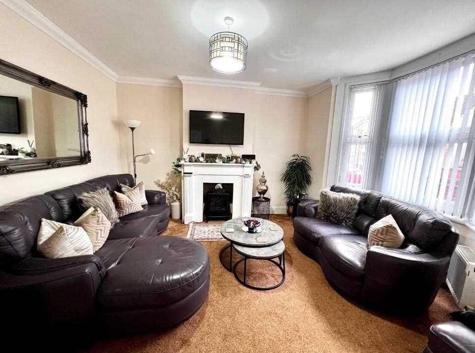 Property photo 2 of 17 Reception