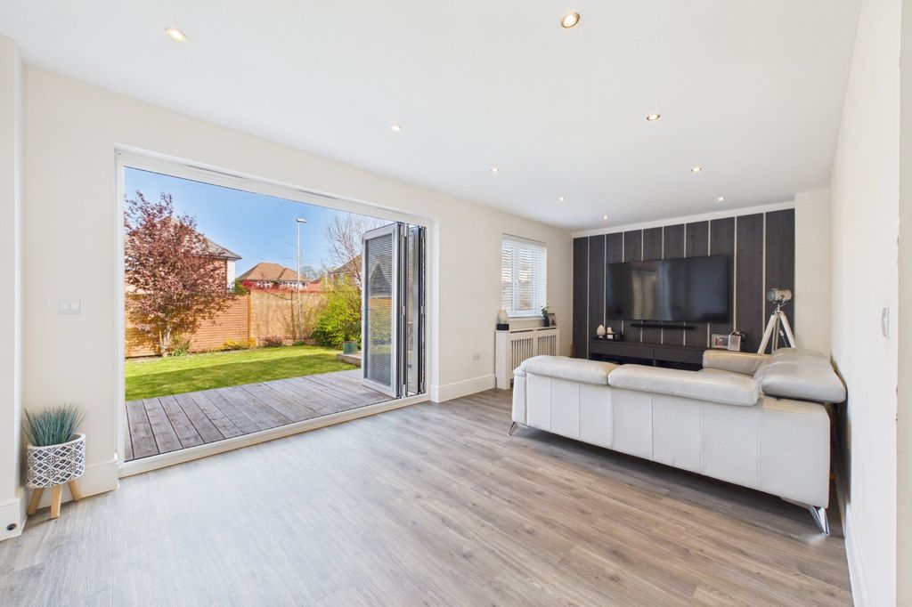 Property photo 3 of 14 Picture No. 11