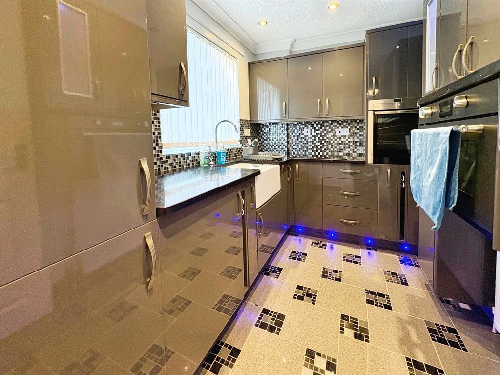 Property photo 2 of 12 Kitchen