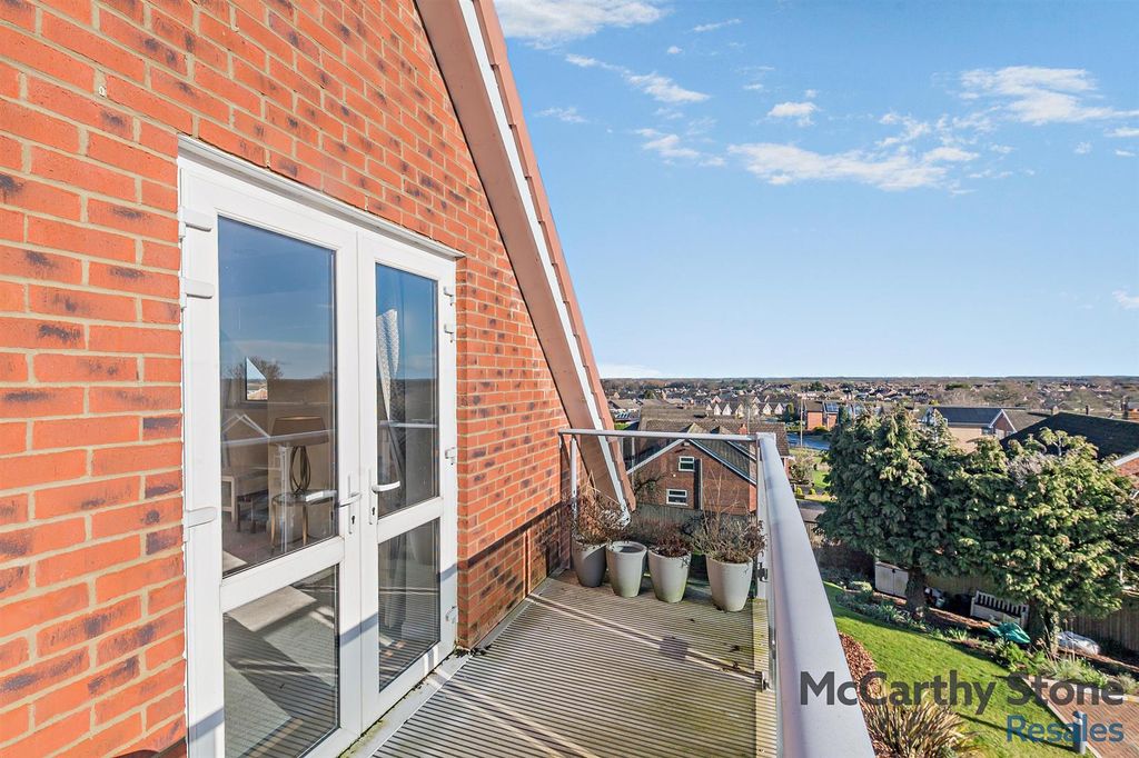 Property photo 2 of 30 8677737-Exterior02-800.Jpg