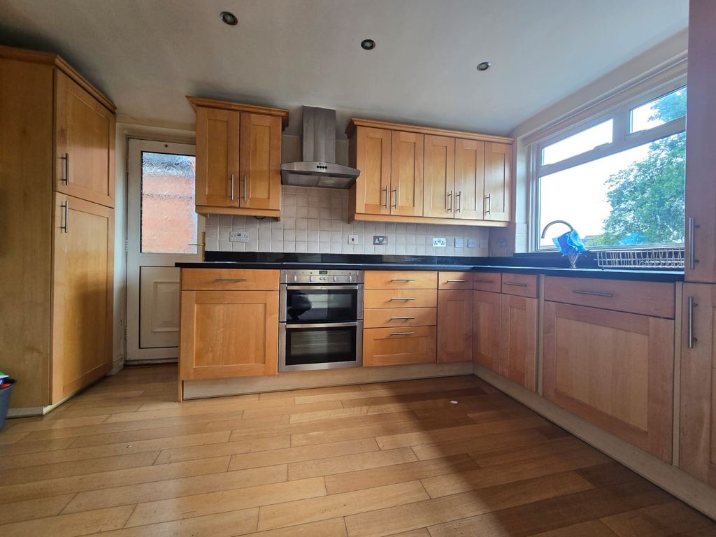 Property photo 3 of 12 Gallery