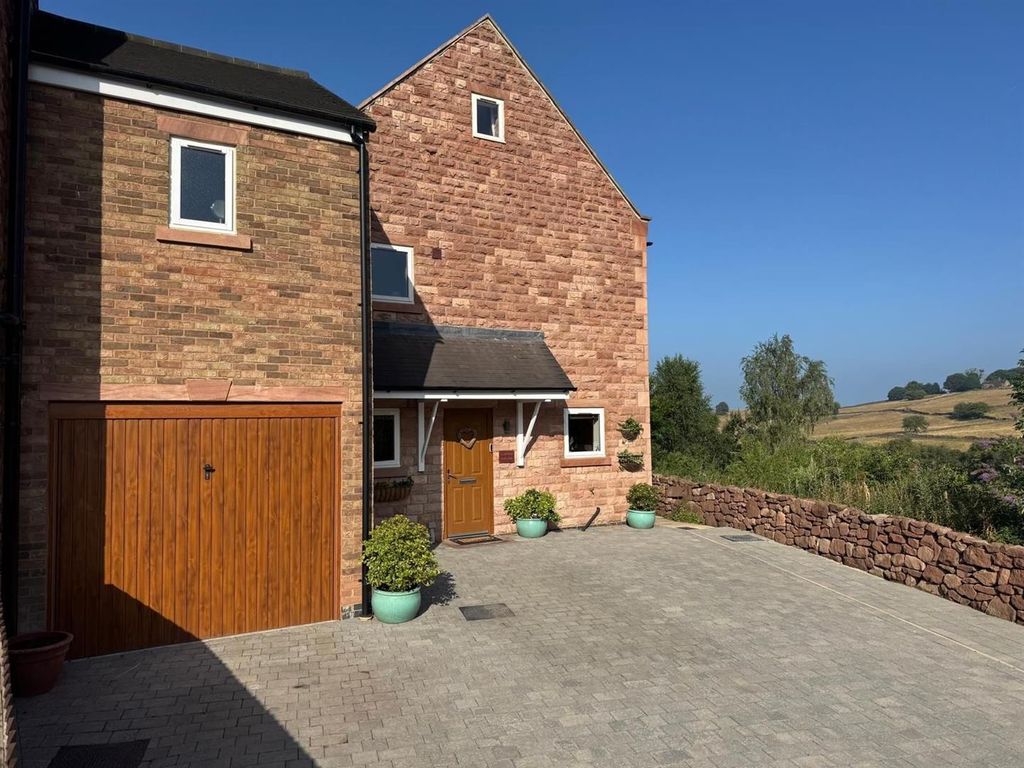 Property photo 1 of 47 Copper Fields Front Aspect