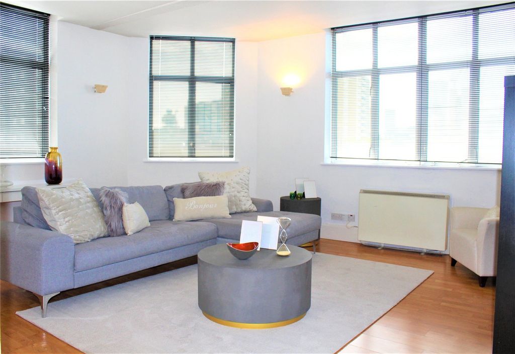 Property photo 1 of 10 Picture No. 12