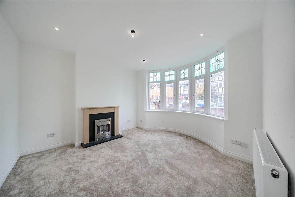 Property photo 2 of 13 Sitting Room H.Jpg