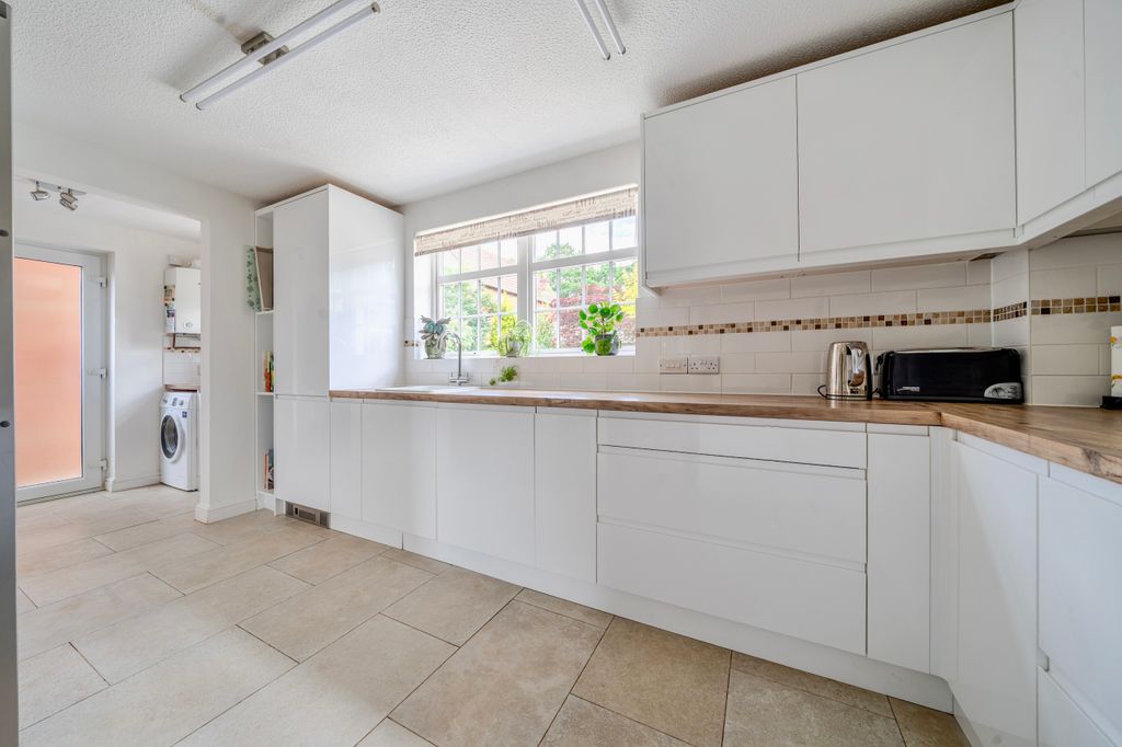 Property photo 3 of 26 Kitchen