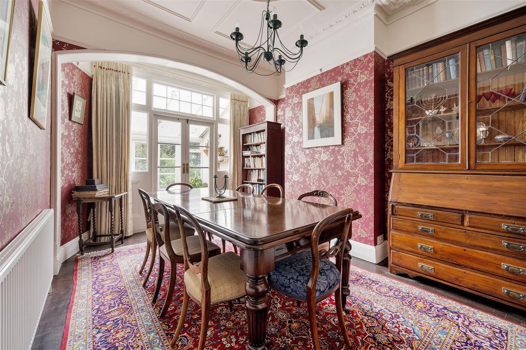 Property photo 3 of 45 Buckingham Road, E11