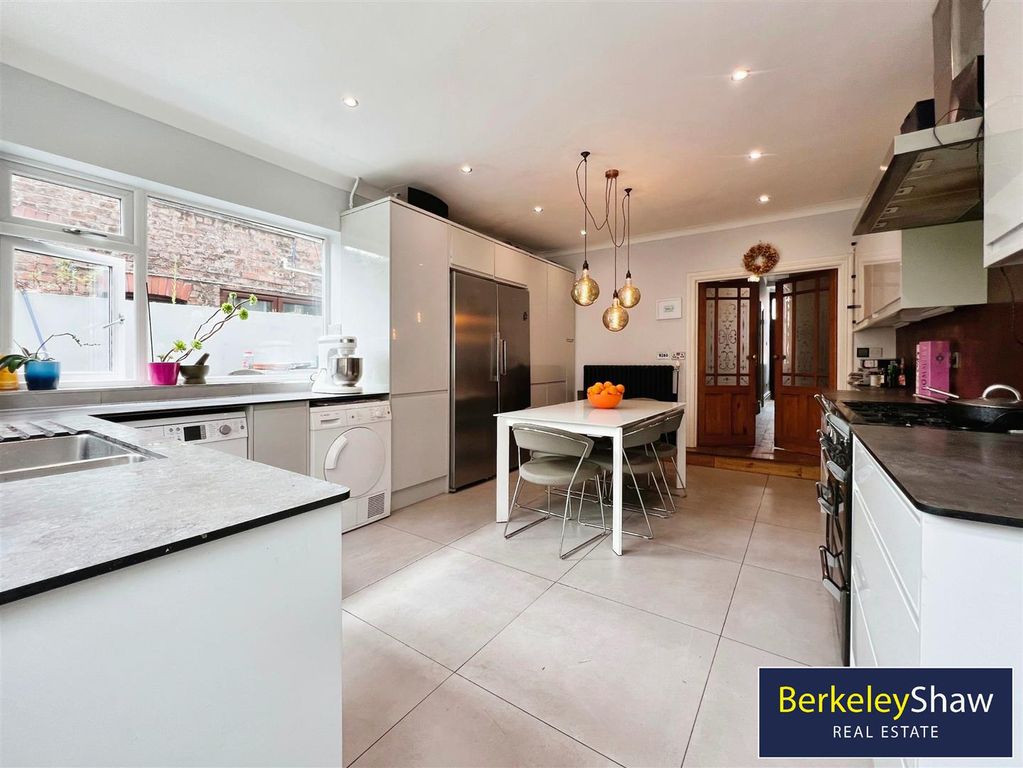 Property photo 3 of 17 Kitchen Dining Room