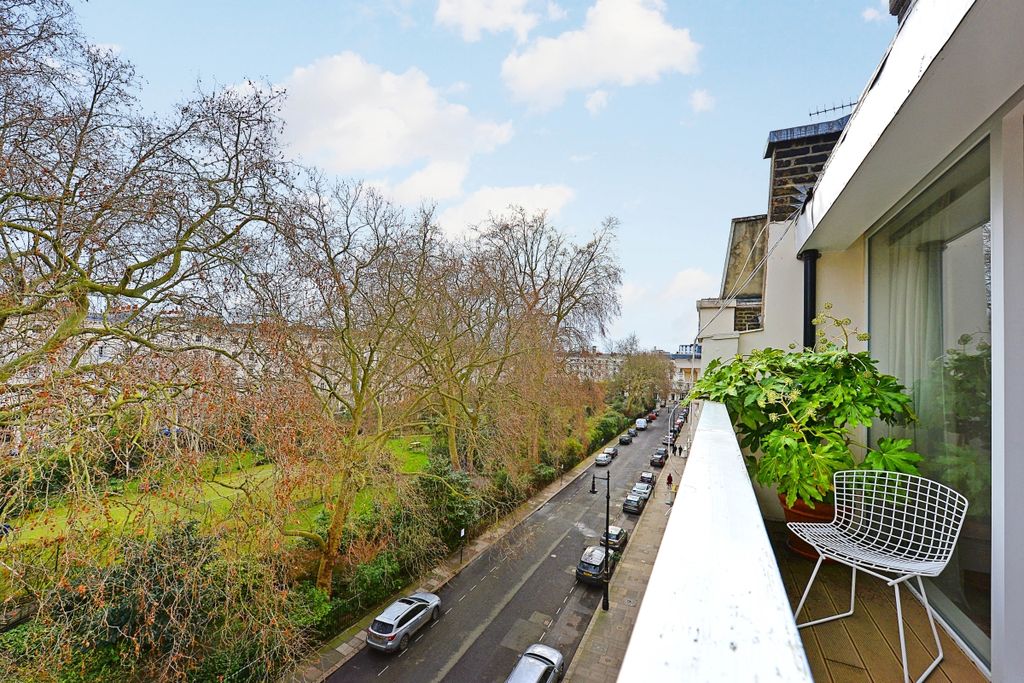 Property photo 2 of 14 Eccleston-Square-10