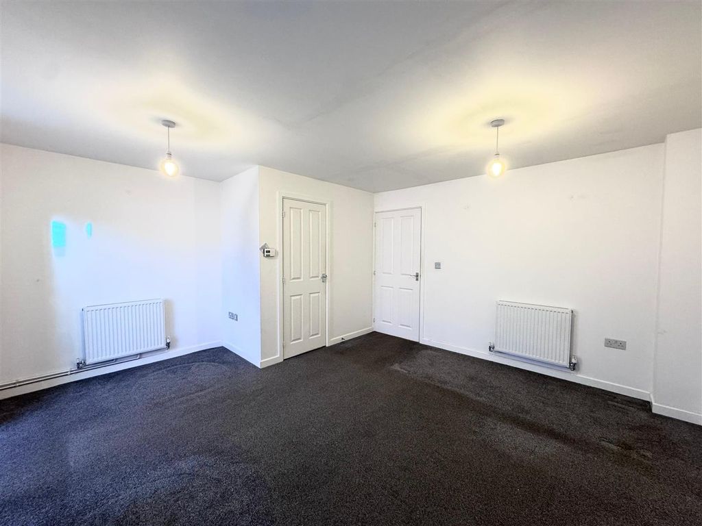 Property photo 3 of 13 Living Room