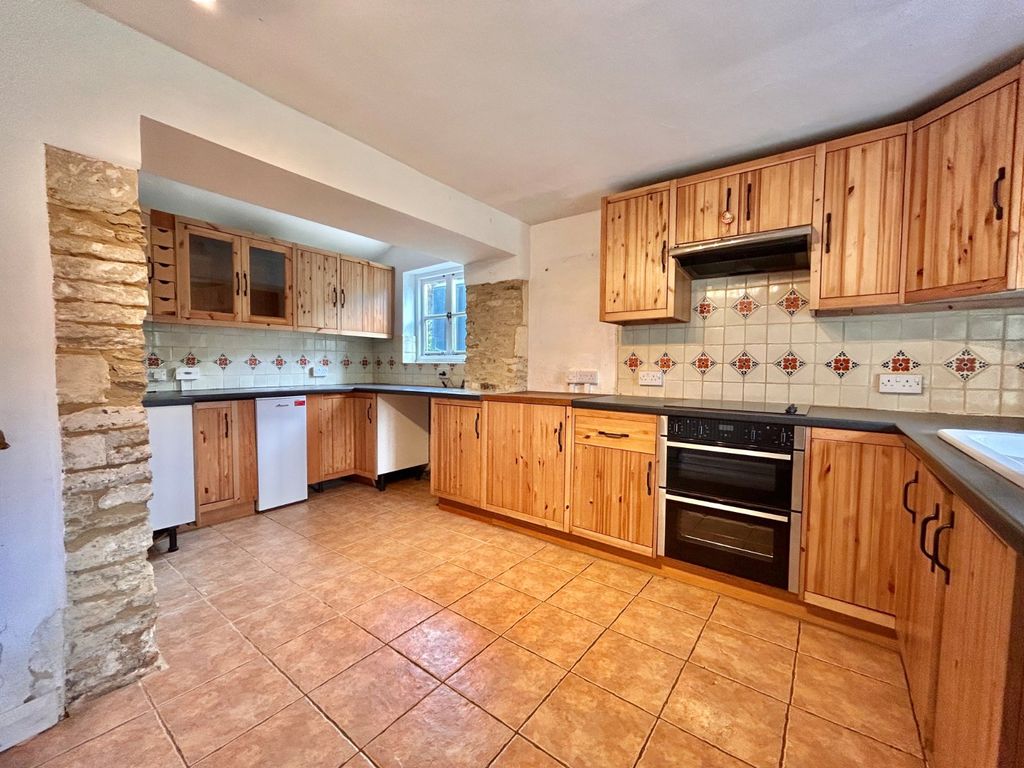 Property photo 2 of 11 Picture No. 37