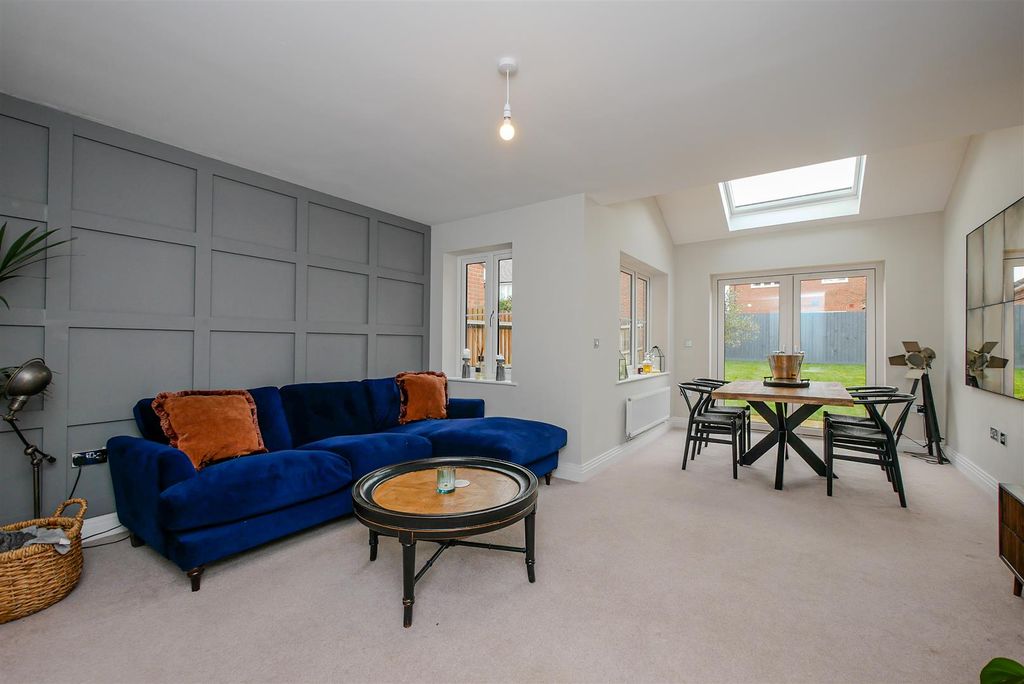 Property photo 2 of 14 Lounge/Dining Room