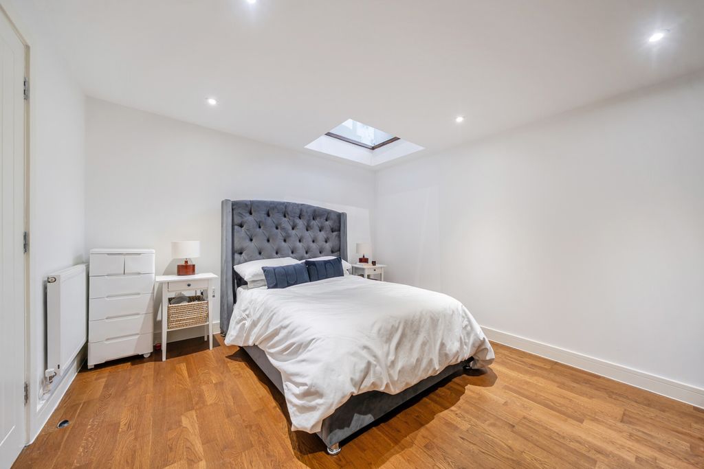 Property photo 3 of 11 Bedroom