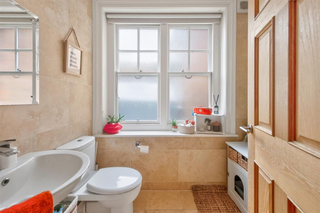 Additional image 21 of 2 bed flat for saleCarfax, Horsham RH12