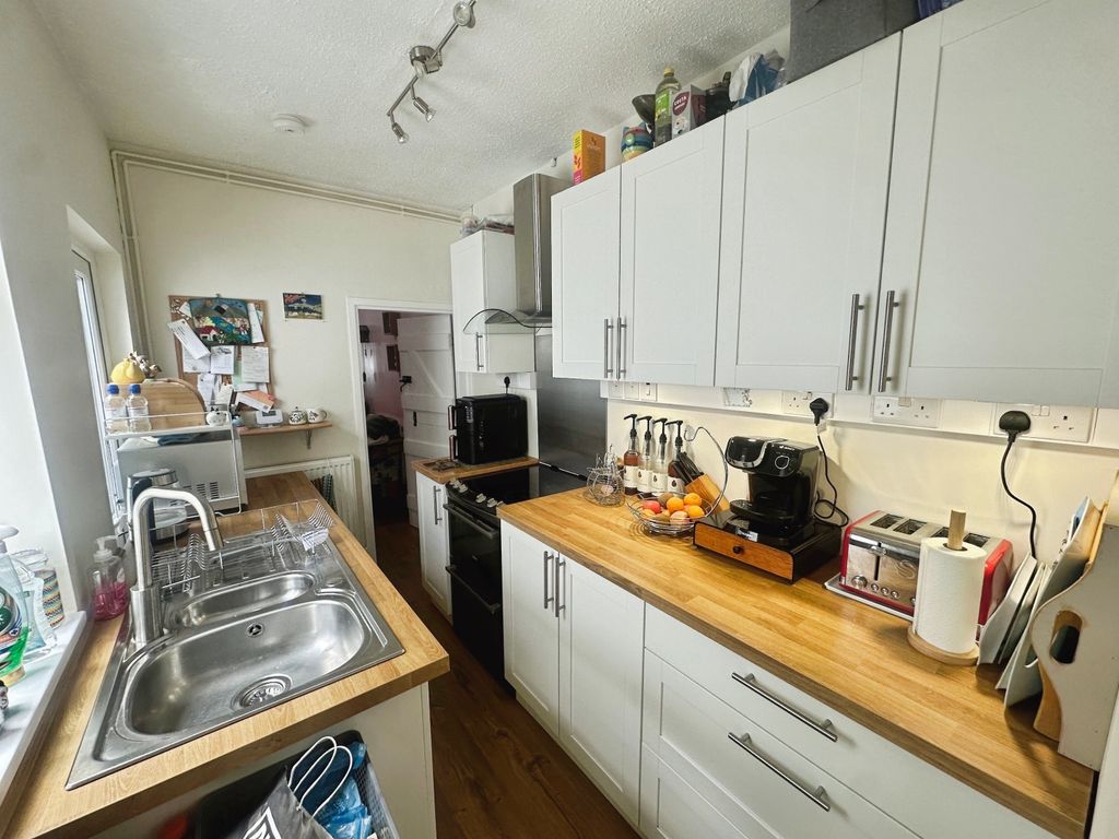 Property photo 3 of 14 Kitchen