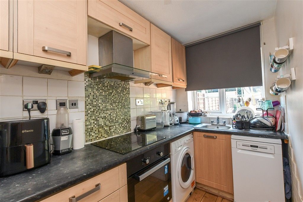 Property photo 3 of 8 Kitchen