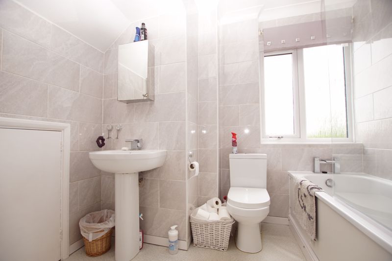 Property photo 3 of 17 Bathroom