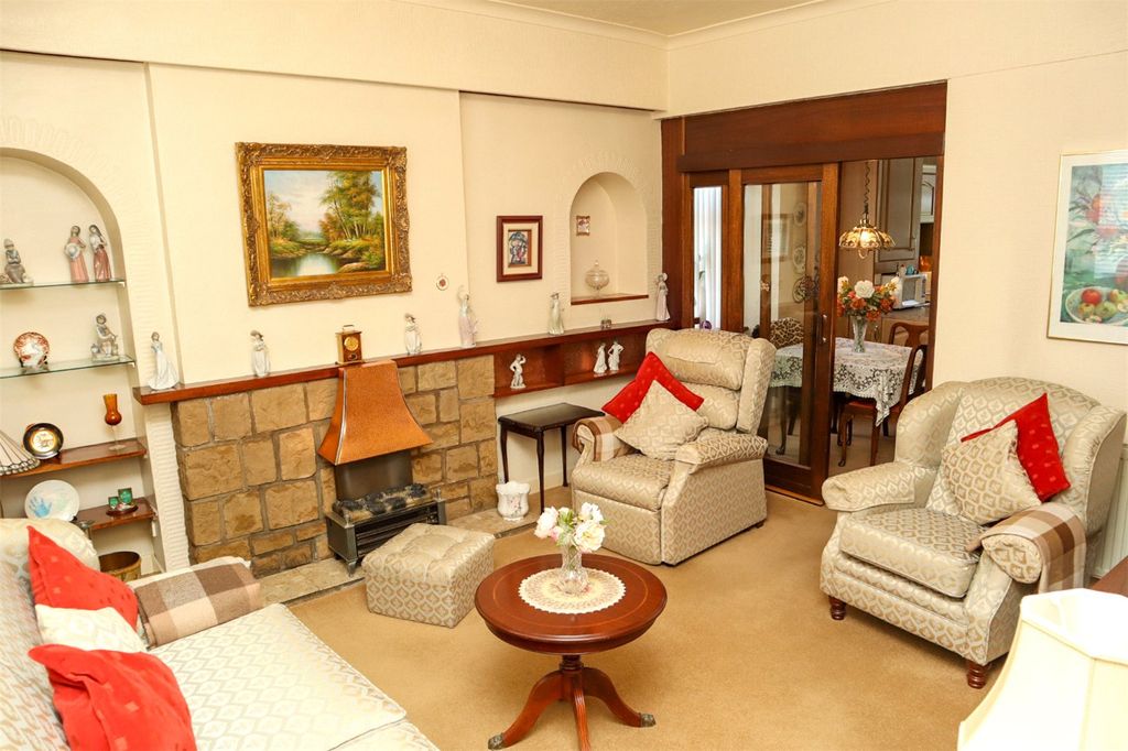Property photo 2 of 19 Lounge