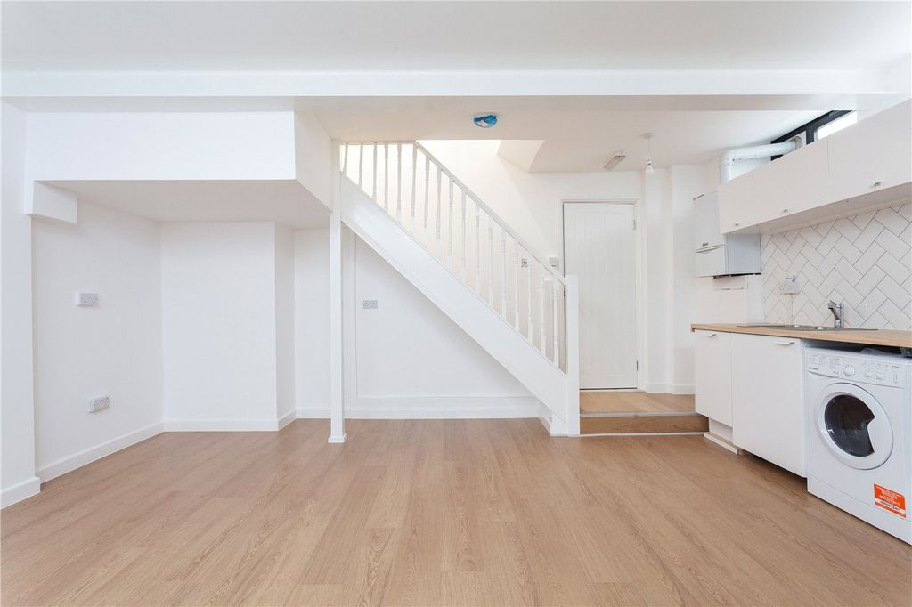 Property photo 3 of 7 Picture No. 06