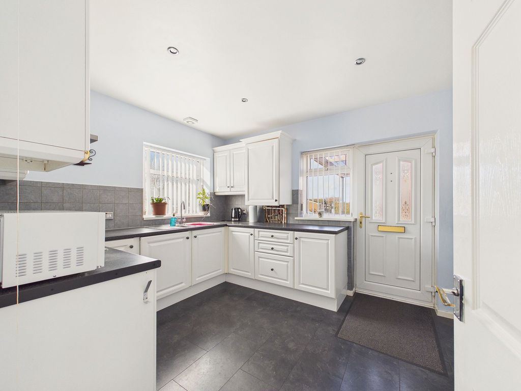 Property photo 2 of 12 Kitchen