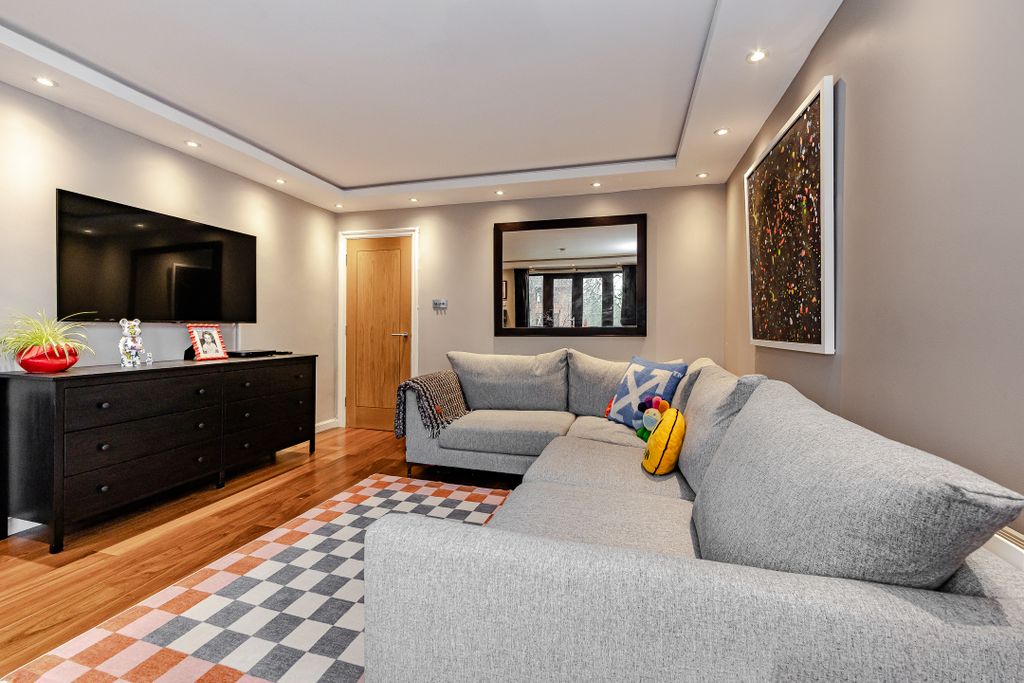 Property photo 2 of 21