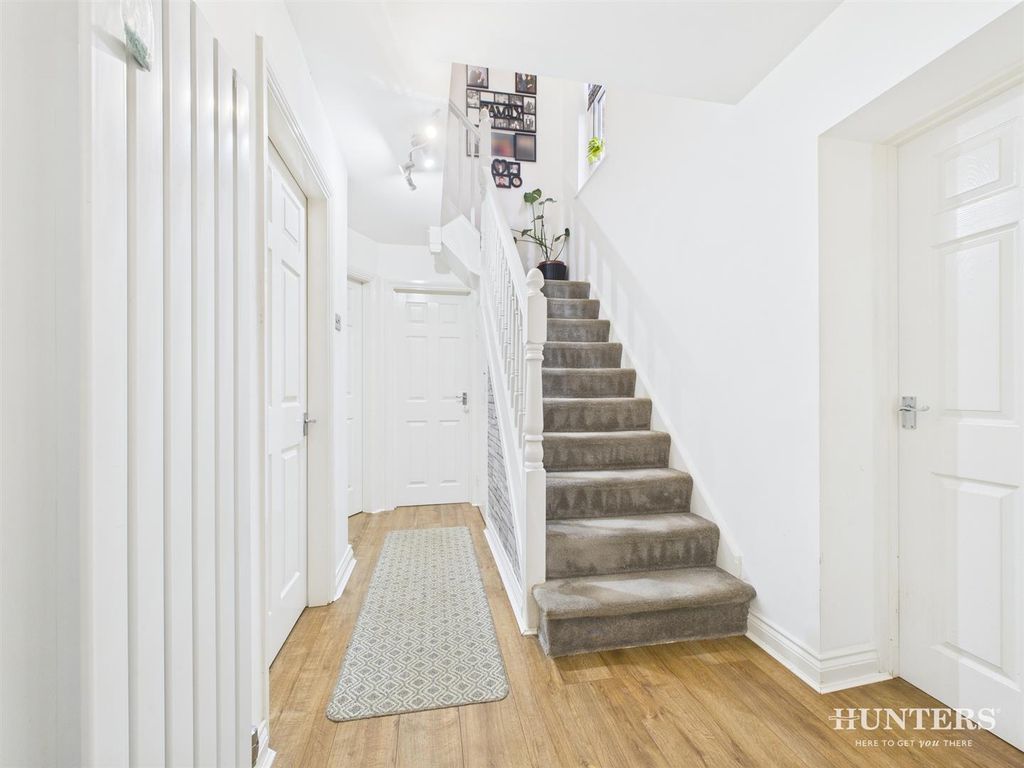 Property photo 2 of 24 Cam05287G0-Pr0152-Still001.Jpg