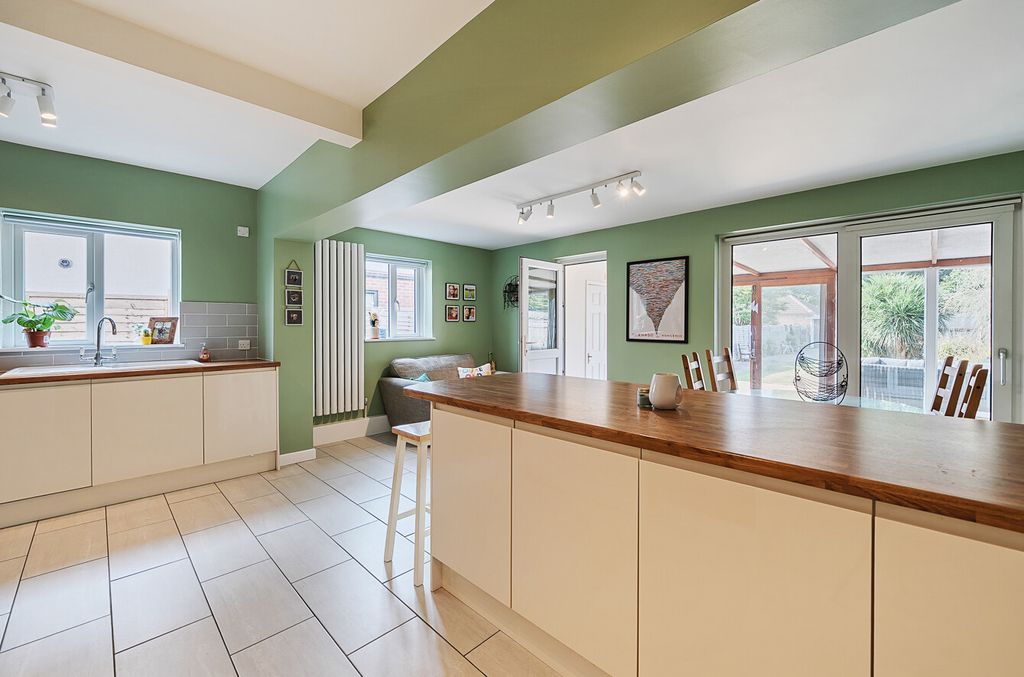 Property photo 3 of 12 1342201-11-689F00...