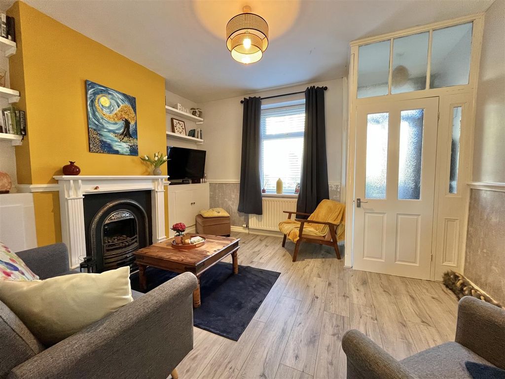 Property photo 2 of 13 Lounge