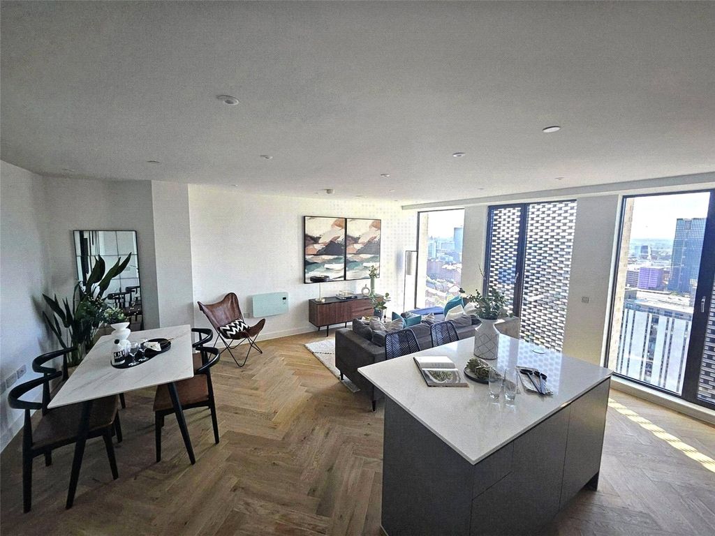 Property photo 3 of 14 Kitchen / Dining