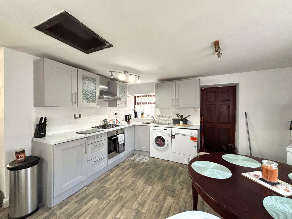 Property photo 2 of 8 Kitchen