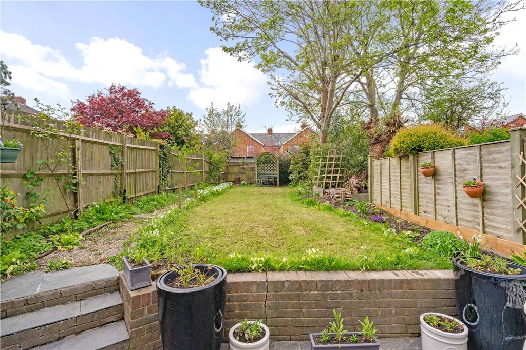 Property photo 2 of 12 Garden